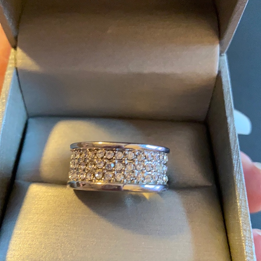 Silver thick triple row stone band